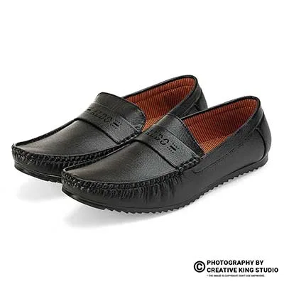 Ckstudio shot of black leather loafers on white background, Commercial Product Photography