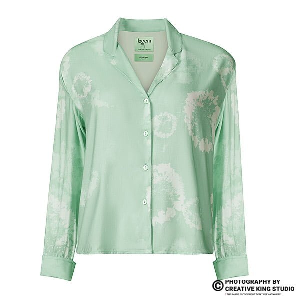 Casual printed shirt ghost mannequin photography example with hollow man effect on pure white background for Flipkart listing