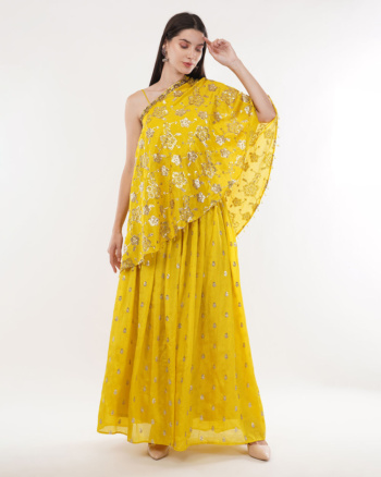 Ckstudio shot of model wearing yellow embellished saree on white background, Commercial Product Photography