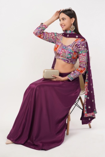 Bengali traditional attire on white background, fashion photography shot — Ckstudio