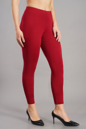 Burgundy leggings on gray background, Commercial Product Photography shot — Ckstudio