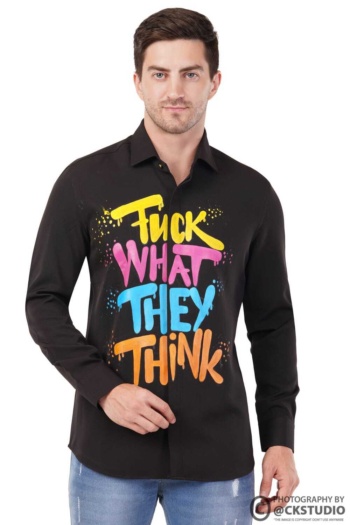 Shot of man wearing black shirt with colorful graffiti text on white background — Ckstudio Fashion Photography