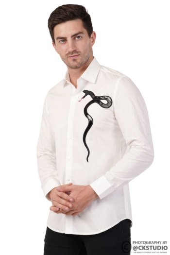 Ckstudio shot of male model wearing white shirt with snake design on white background — Fashion Photography