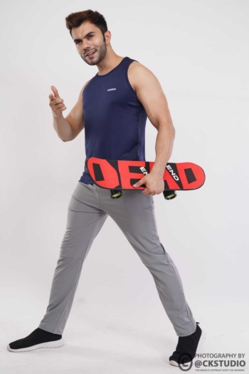 Shot of male model holding skateboard on white background — Ckstudio, Model Photography