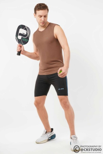 Shot of male model in sportswear holding paddle and ball on white background — Ckstudio, Model Photography