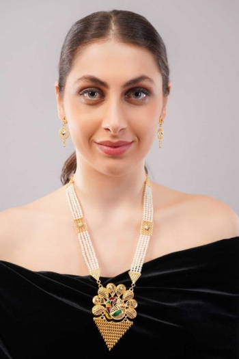 B) woman wearing gold and pearl necklace and earrings, shot on gray background — Ckstudio, Jewellery Photography