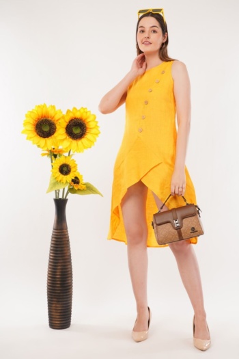 Shot of model in yellow dress holding brown handbag on white background — Ckstudio, E-Commerce Photography