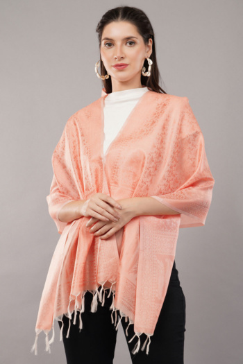 Shot of woman wearing peach shawl on gray background — Ckstudio, Commercial Product Photography