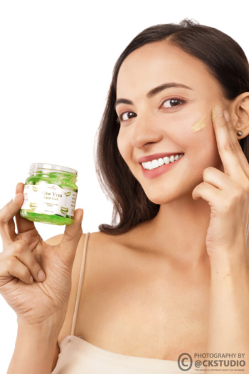 skincare face wash serum suncream moisturizer hair removel body lotion photography