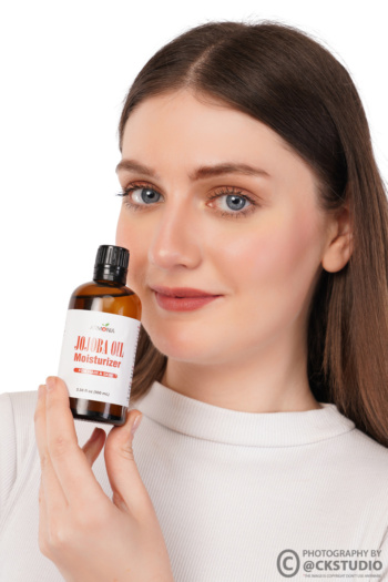 skincare face wash serum suncream moisturizer hair removel body lotion photography