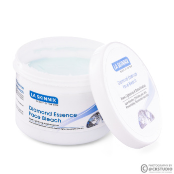 skincare face wash serum suncream moisturizer hair removel body lotion photography