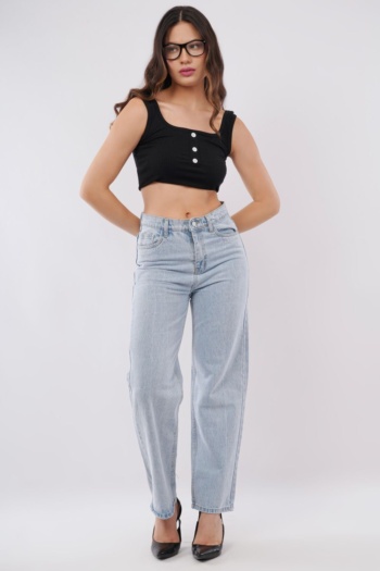 B model wearing black crop top and light blue jeans, shot on white background, E-Commerce Photography — Ckstudio